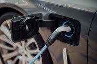 Ferrari's eerste elektrische auto kost je 550.000 euro